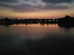 Hotel Shiv Lake Bhuj Esterno foto
